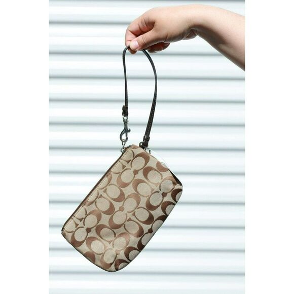 NWT Coach Signature LOGO Wristlet Pouch Bag - Picture 3 of 10